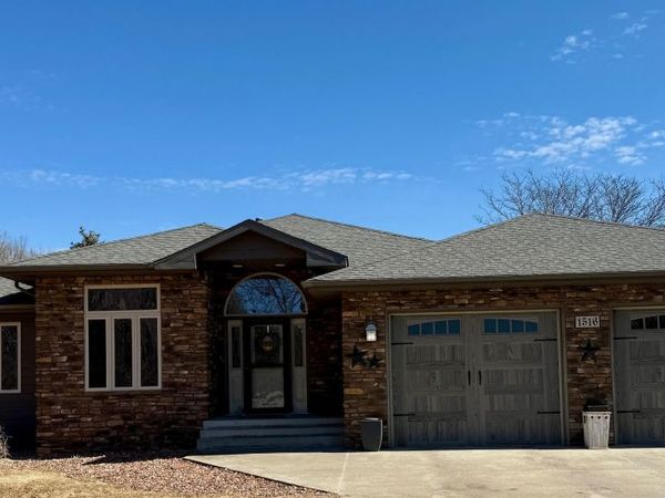 1516 Deerfield Lane, Mitchell, SD 57301