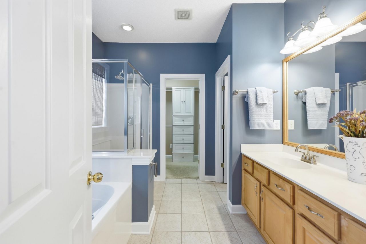 6439 Longwood Dr.  Photo 11