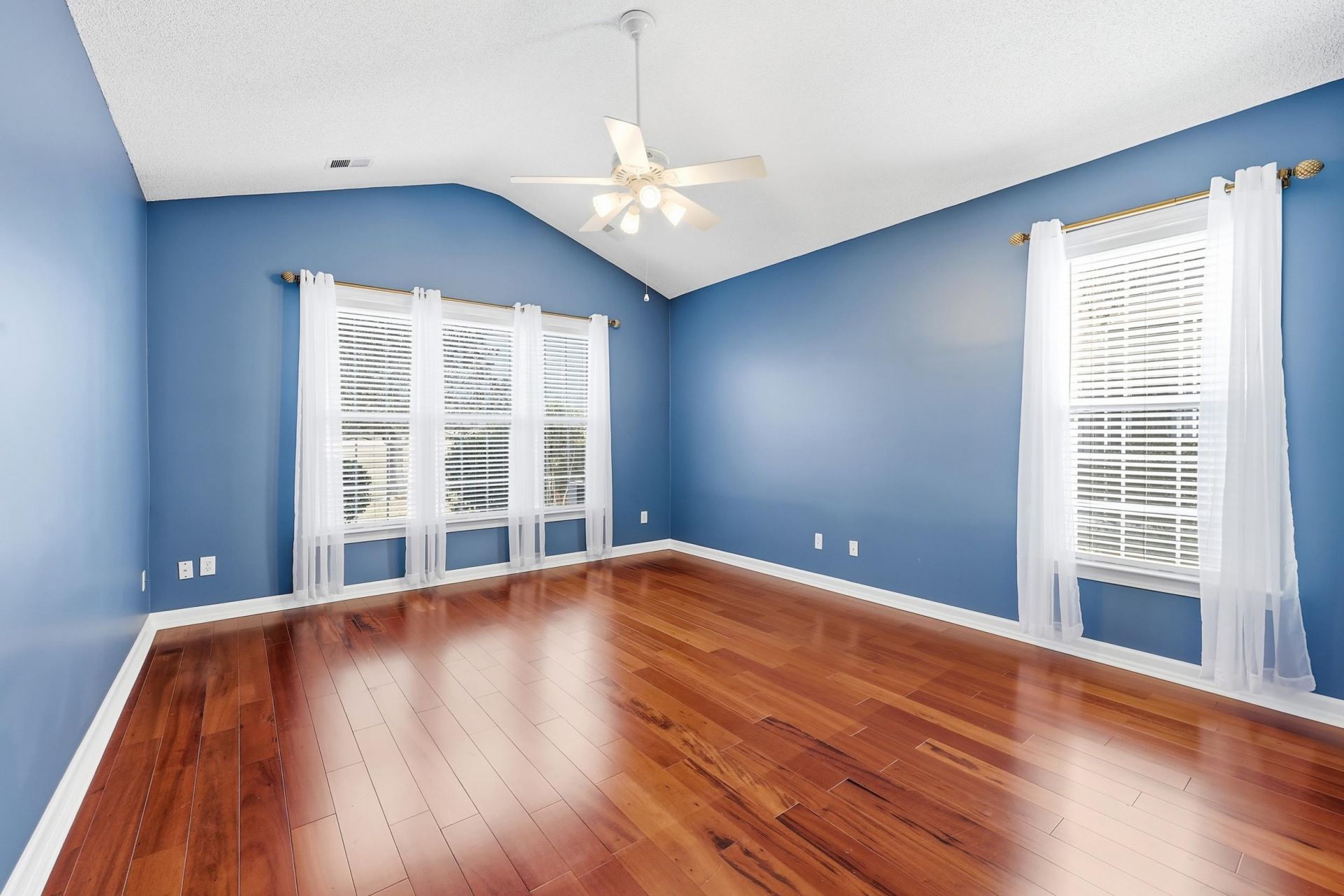 6439 Longwood Dr. Photo 13