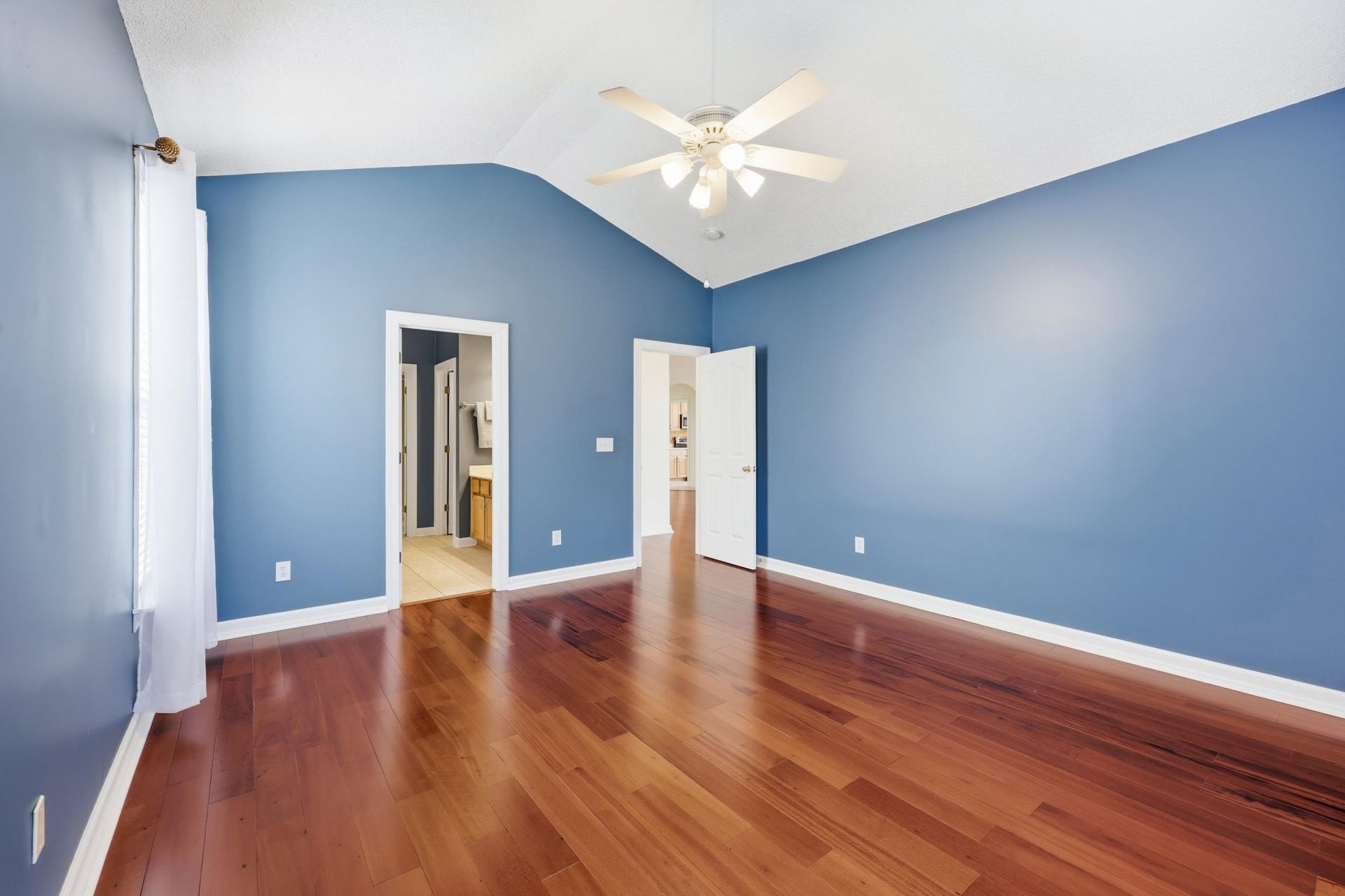 6439 Longwood Dr. Photo 14