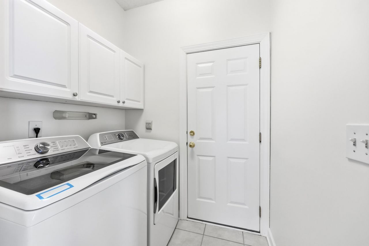 6439 Longwood Dr.  Photo 27