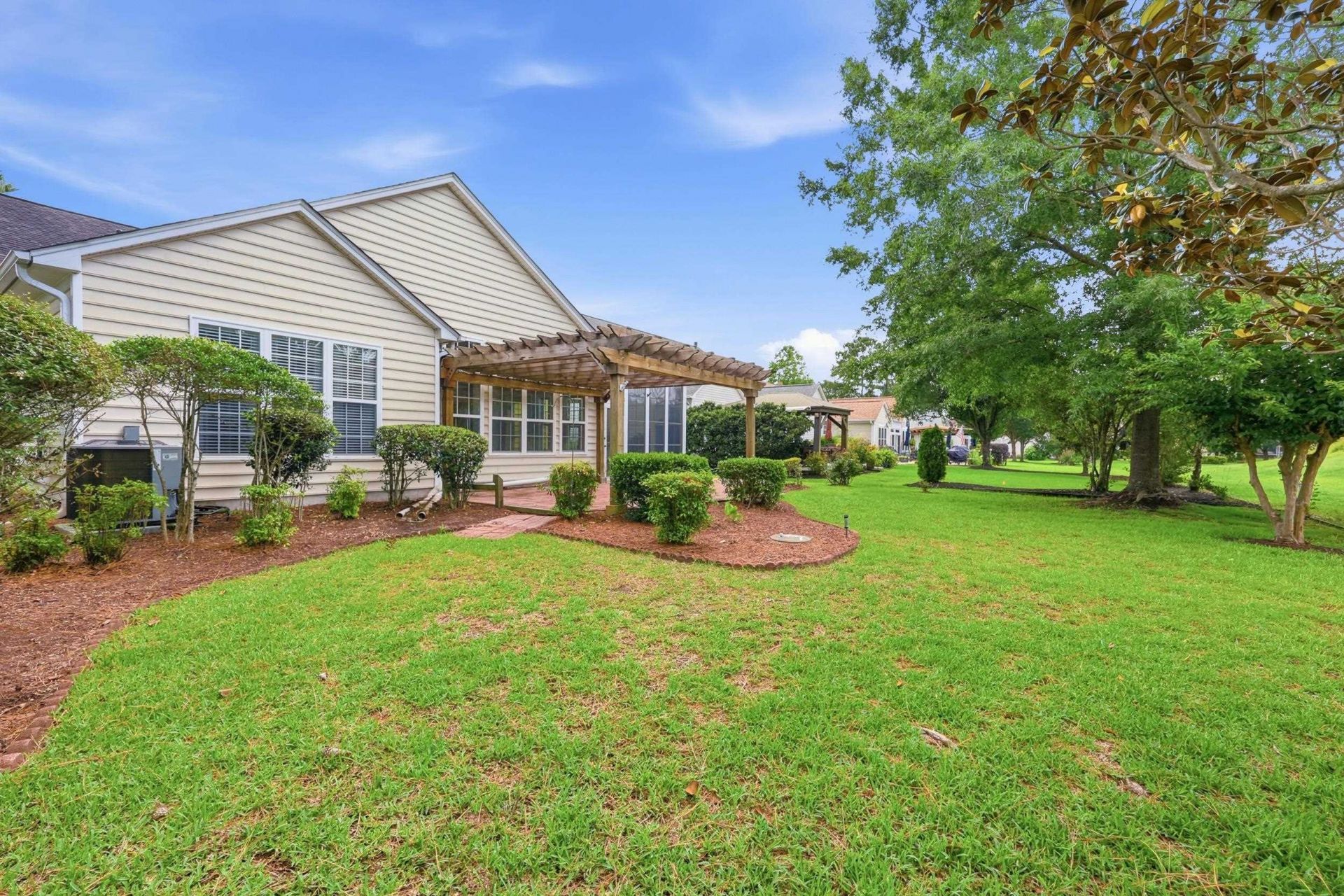 6439 Longwood Dr. Photo 32