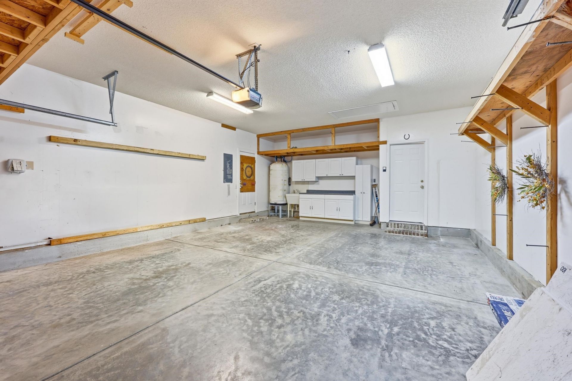 6439 Longwood Dr. Photo 37