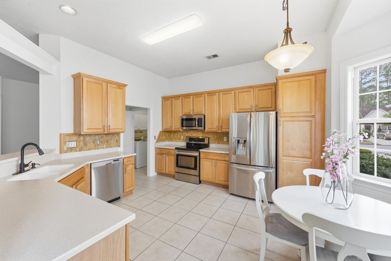 6439 Longwood Dr.  Photo 6