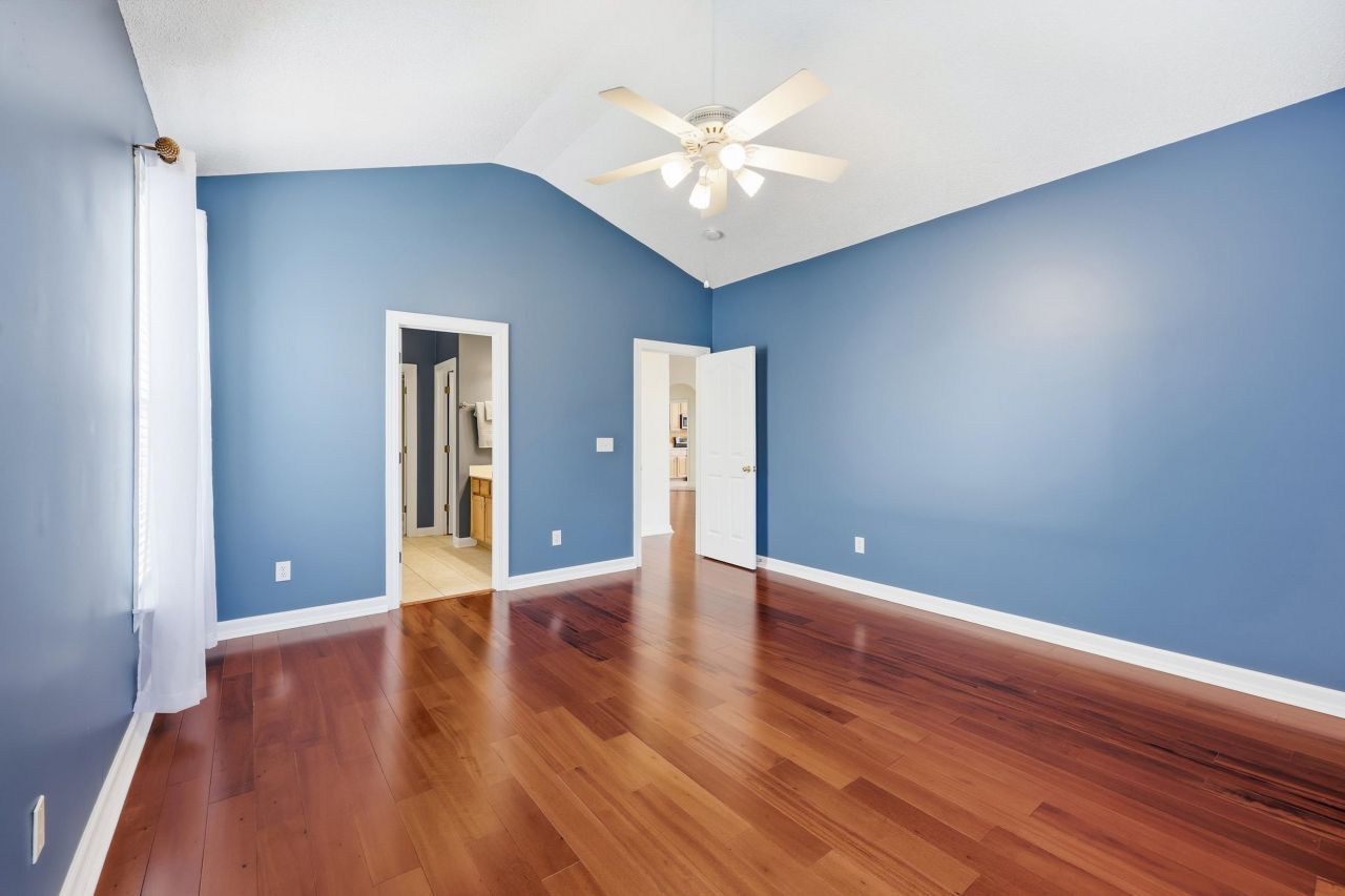 6439 Longwood Dr.  Photo 9