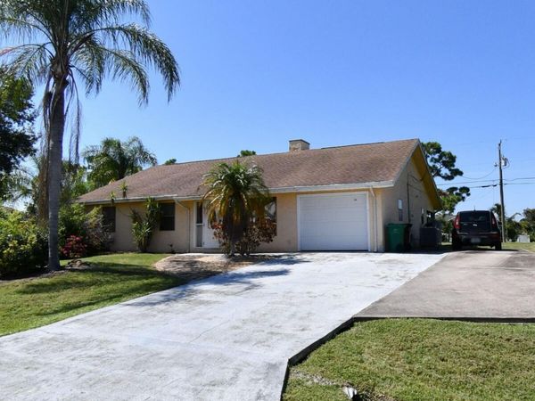 109 SW Meade Circle, Port St. Lucie, FL 34953
