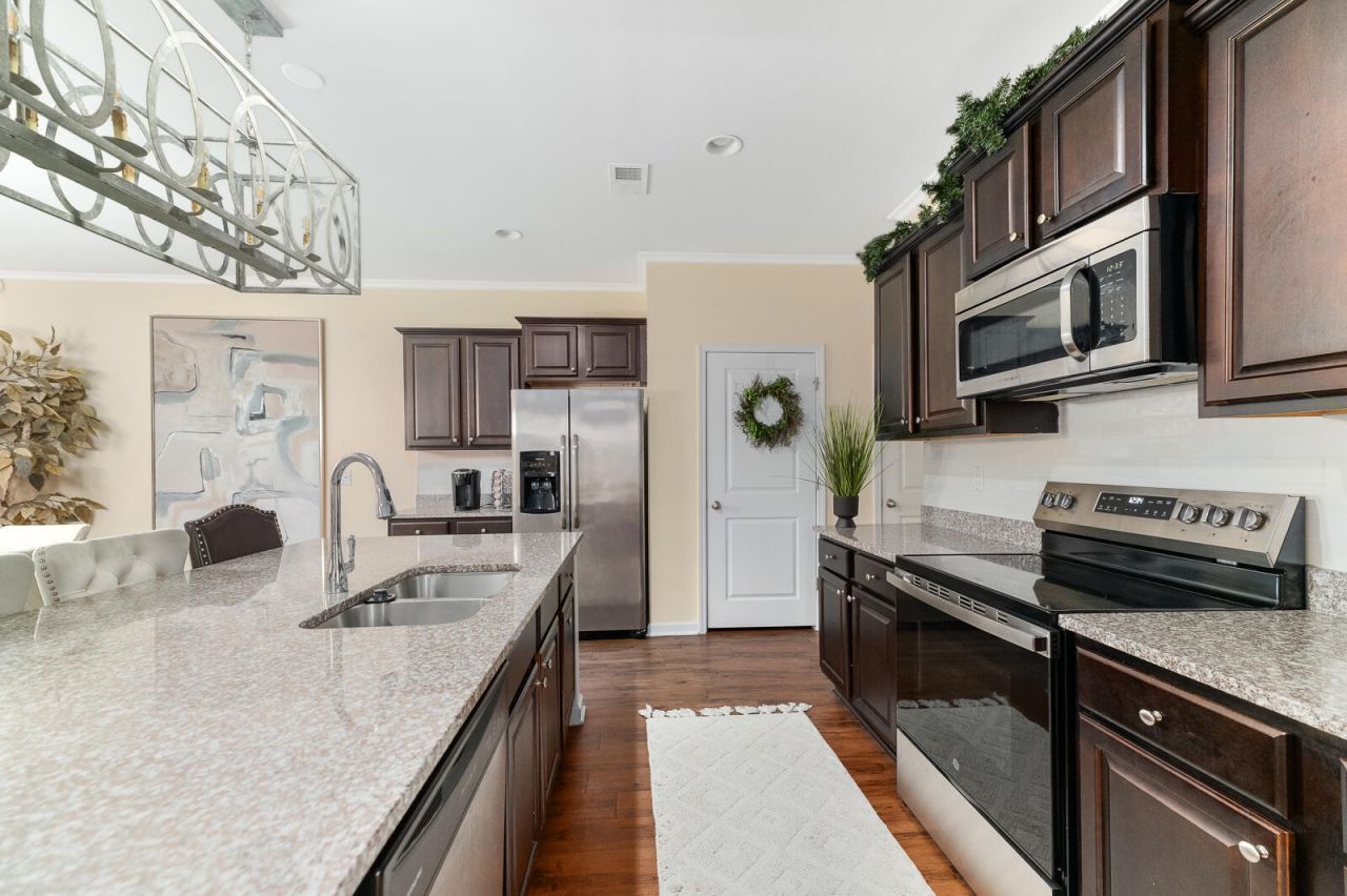 169 Stoney Creek Way Photo 5