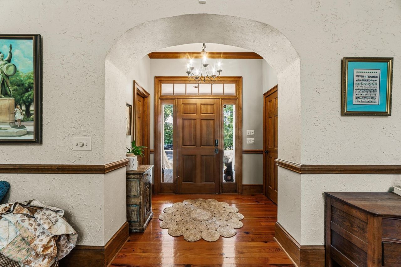 1599 Lee Boulevard Photo 7