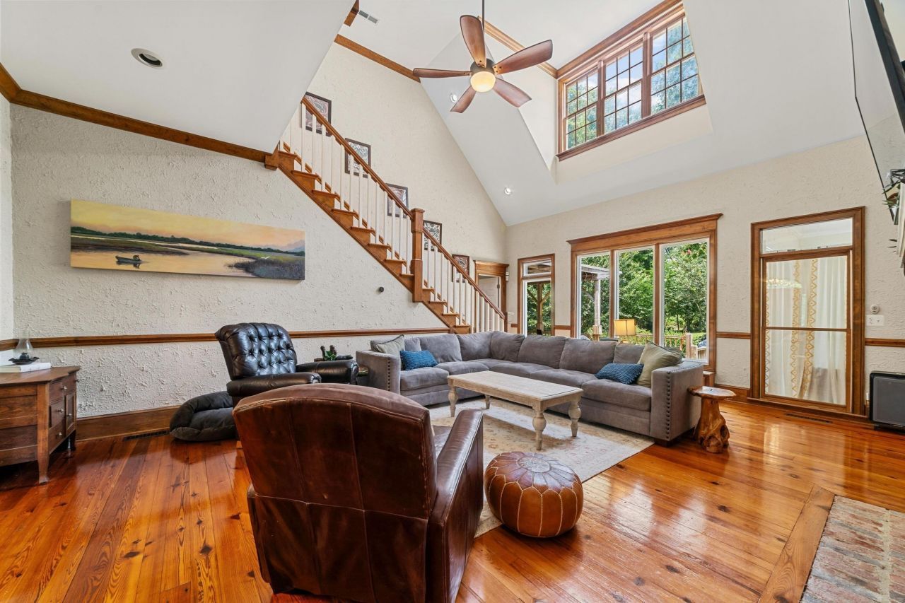 1599 Lee Boulevard Photo 9