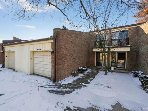 18268 University Park Drive, Livonia, MI 48152
