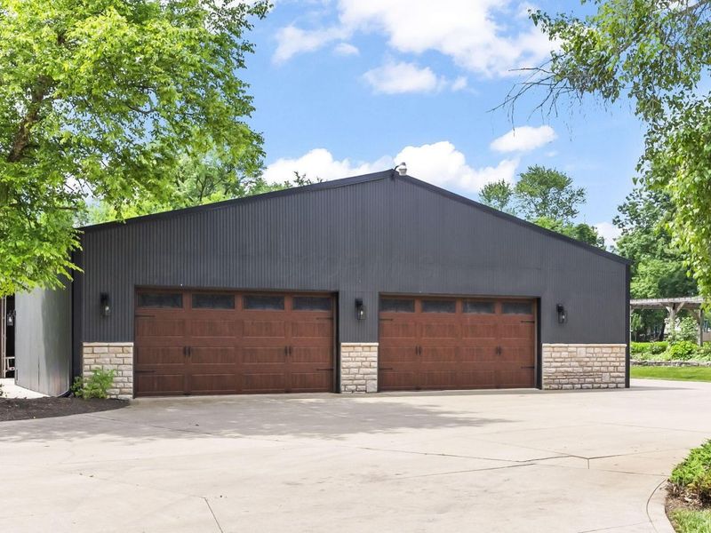 2946 Lewis Center Road, Lewis Center, OH 43035 Photo 2