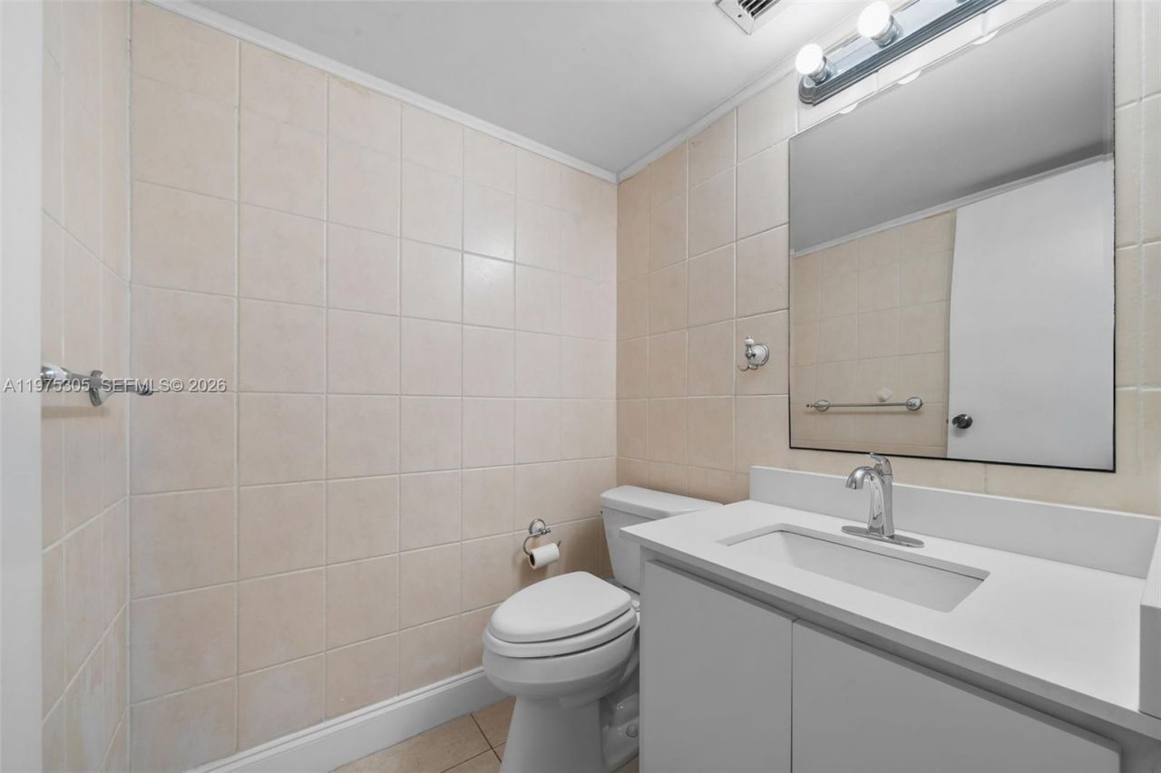 1000 Parkview Dr, Unit 1001, Hallandale Beach, FL 33009 Photo