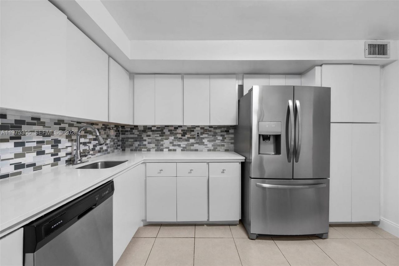1000 Parkview Dr, Unit 1001, Hallandale Beach, FL 33009 Photo