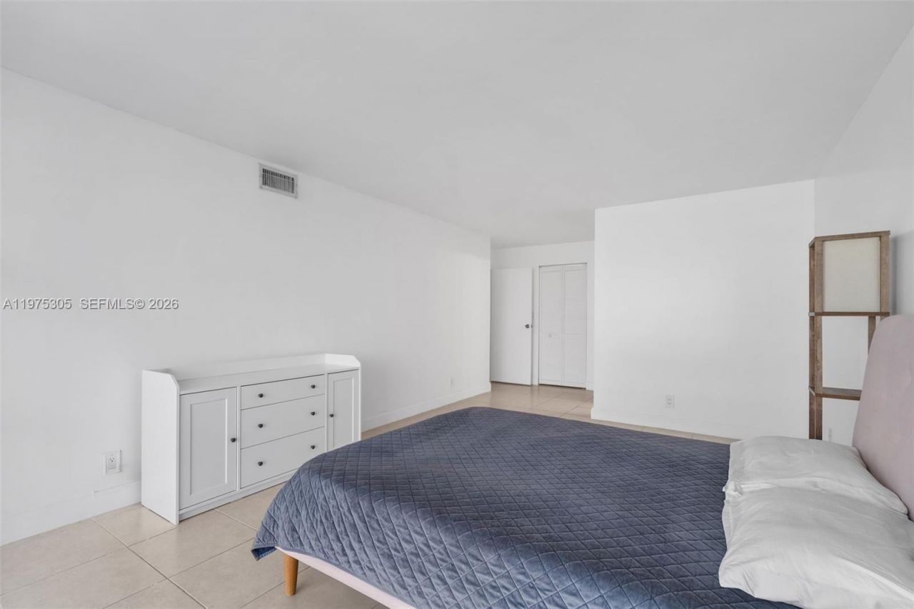 1000 Parkview Dr, Unit 1001, Hallandale Beach, FL 33009 Photo