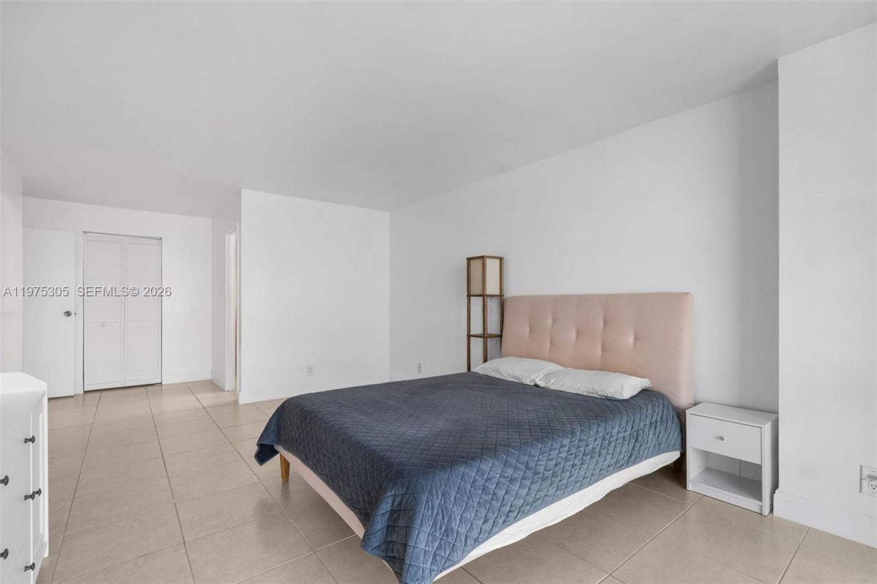 1000 Parkview Dr, Unit 1001, Hallandale Beach, FL 33009 Photo