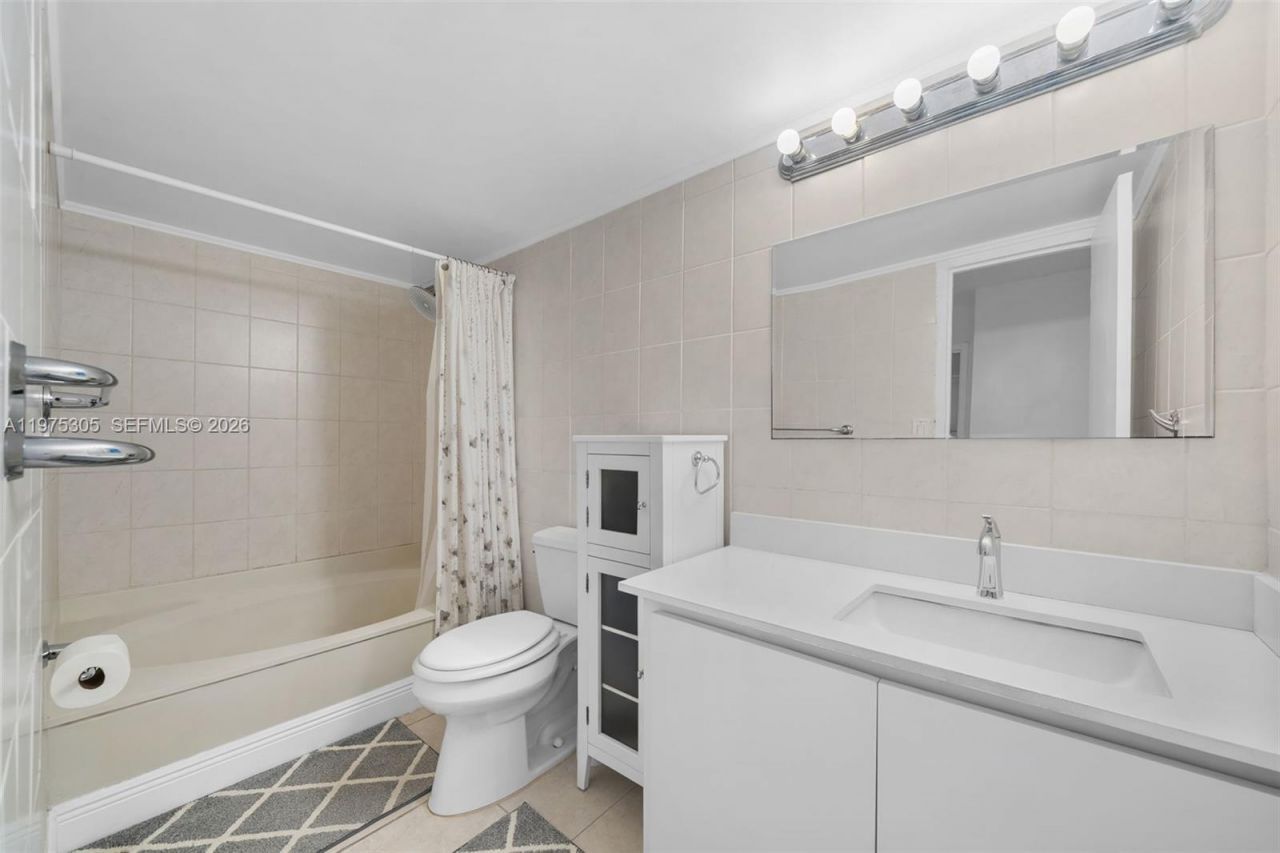 1000 Parkview Dr, Unit 1001, Hallandale Beach, FL 33009 Photo