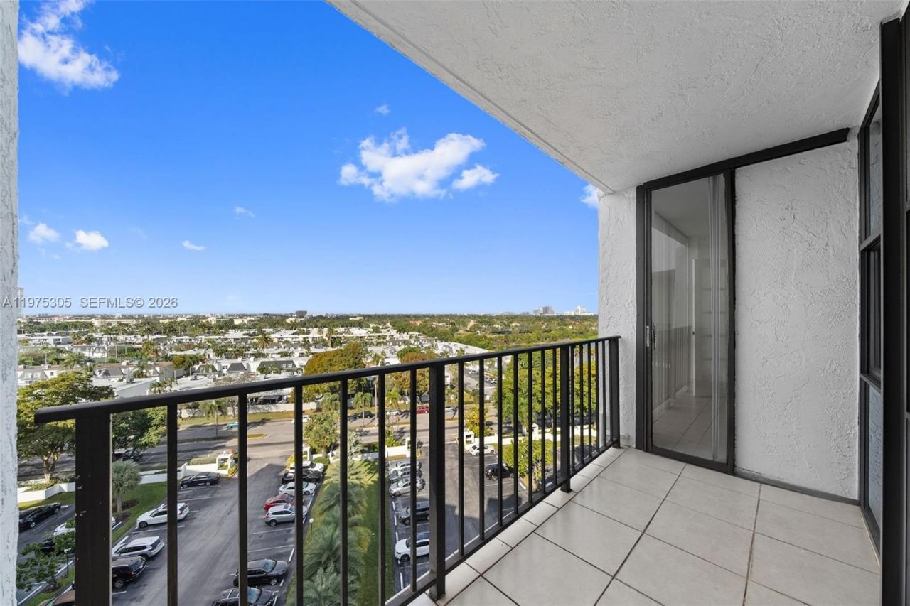 1000 Parkview Dr, Unit 1001, Hallandale Beach, FL 33009 Photo