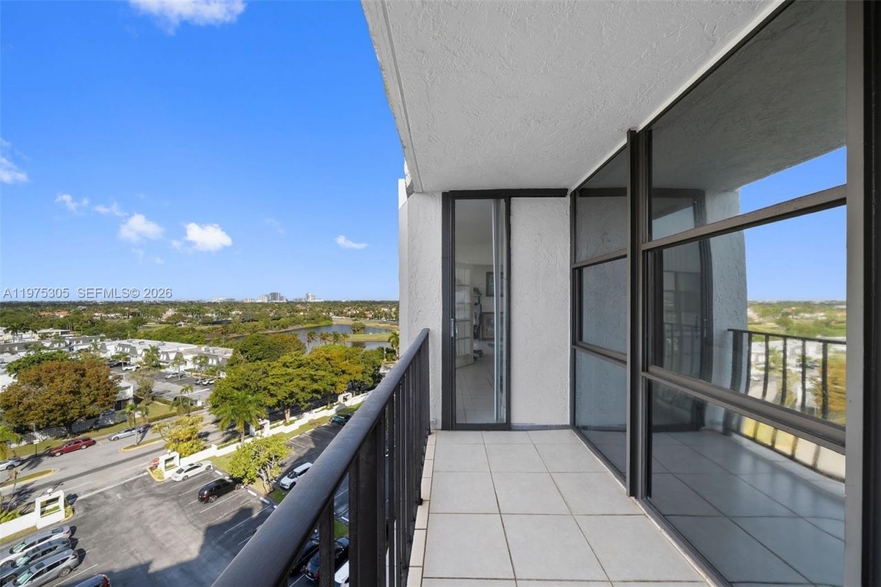 1000 Parkview Dr, Unit 1001, Hallandale Beach, FL 33009 Photo