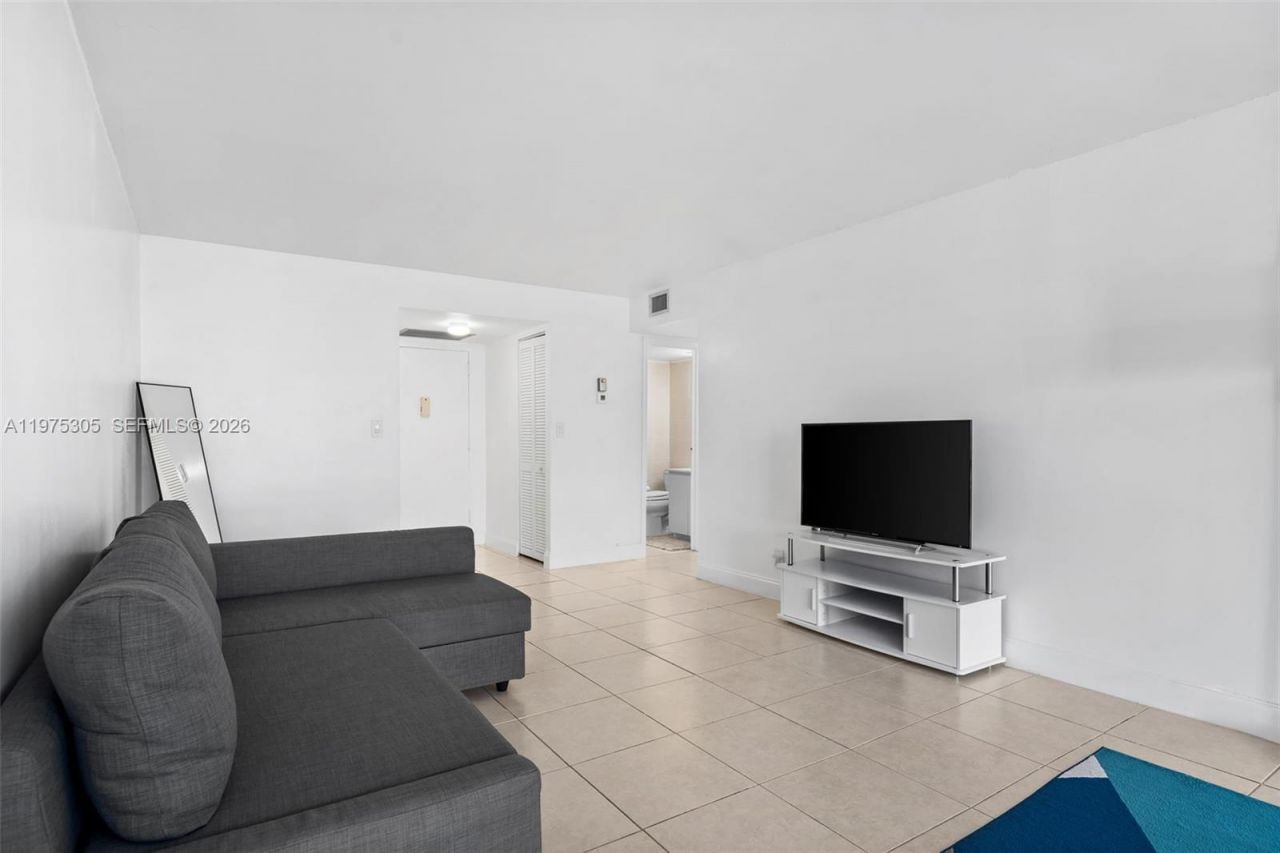 1000 Parkview Dr, Unit 1001, Hallandale Beach, FL 33009 Photo