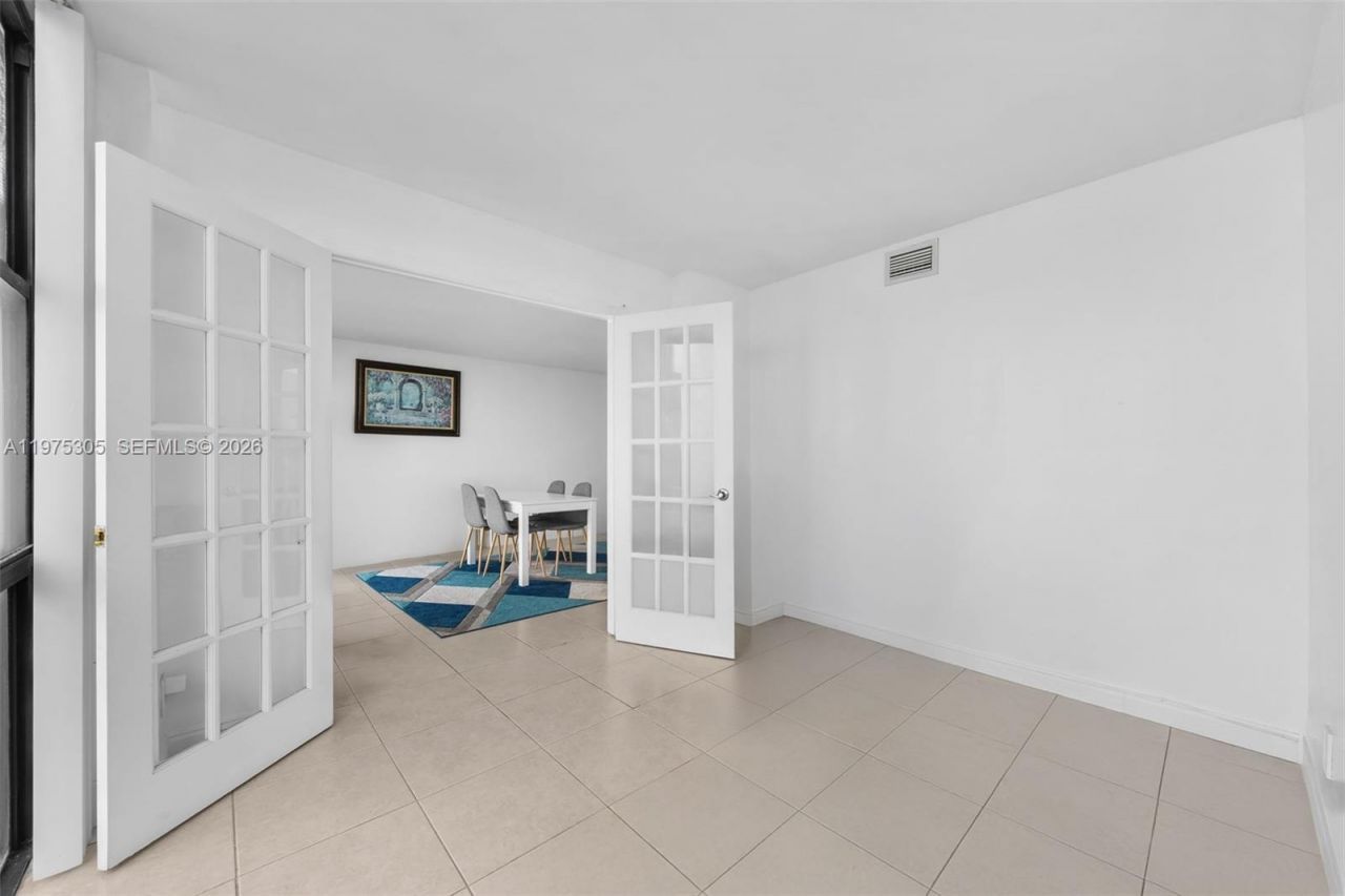 1000 Parkview Dr, Unit 1001, Hallandale Beach, FL 33009 Photo