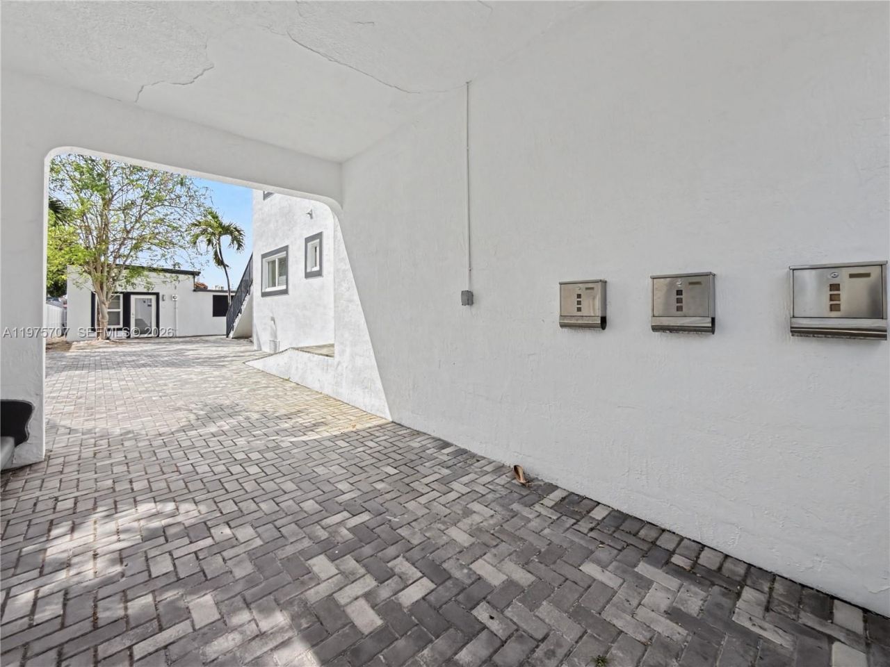 836 NW 33rd Ave, Miami, FL 33125 Photo