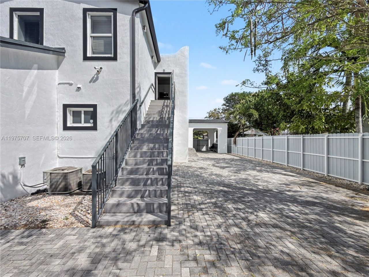 836 NW 33rd Ave, Miami, FL 33125 Photo