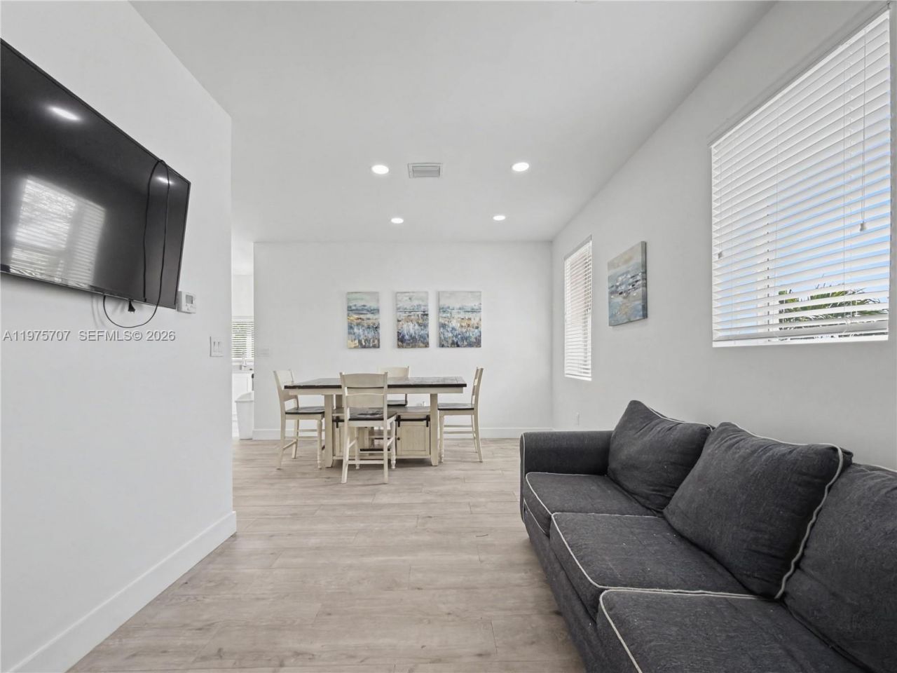 836 NW 33rd Ave, Miami, FL 33125 Photo