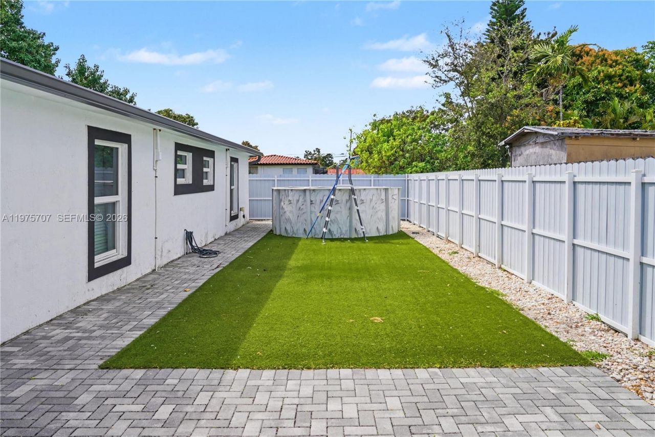 836 NW 33rd Ave, Miami, FL 33125 Photo