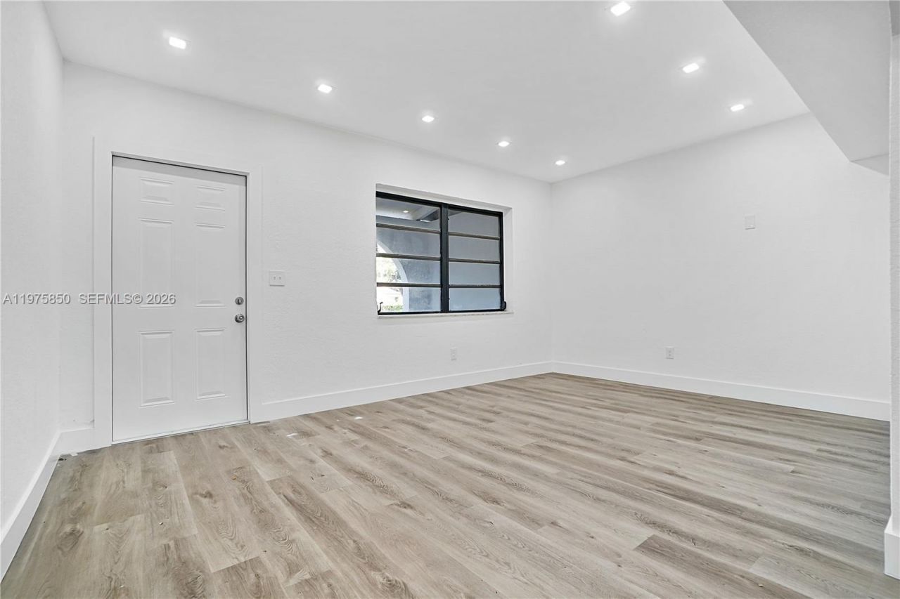 3041 NW 15th St, Unit 3041, Miami, FL 33125 Photo