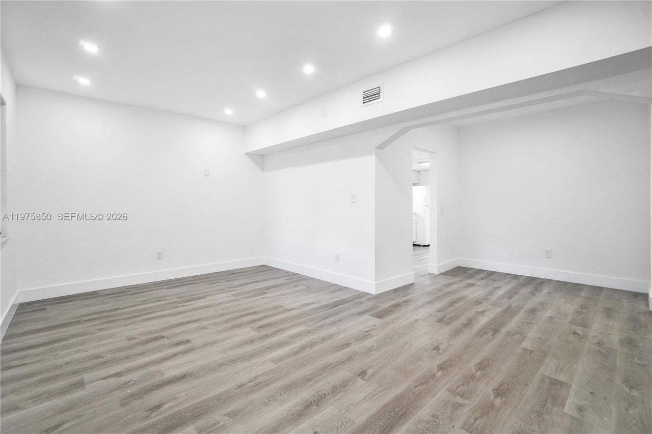 3041 NW 15th St, Unit 3041, Miami, FL 33125 Photo