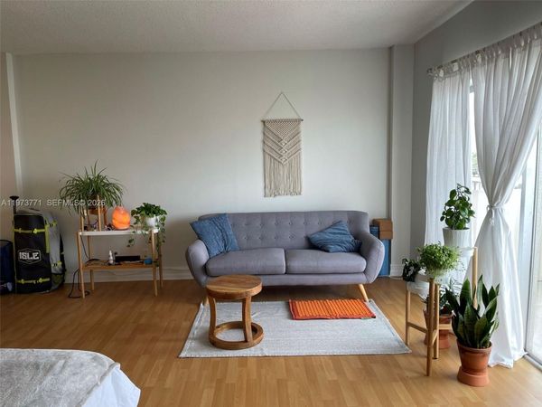 1455 N Treasure Dr, Unit 6D, North Bay Village, FL 33141