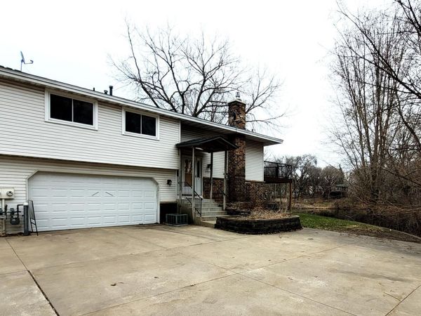 2305 E 122nd Street, Burnsville, MN 55337