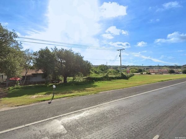 964 US Highway 181, Floresville, TX 78114