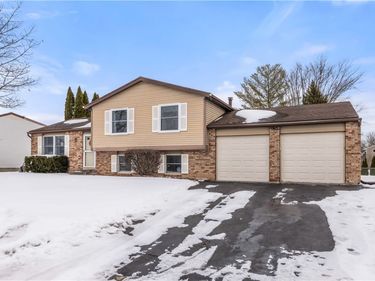 36 Weather Wood Lane, Rochester, NY 14612