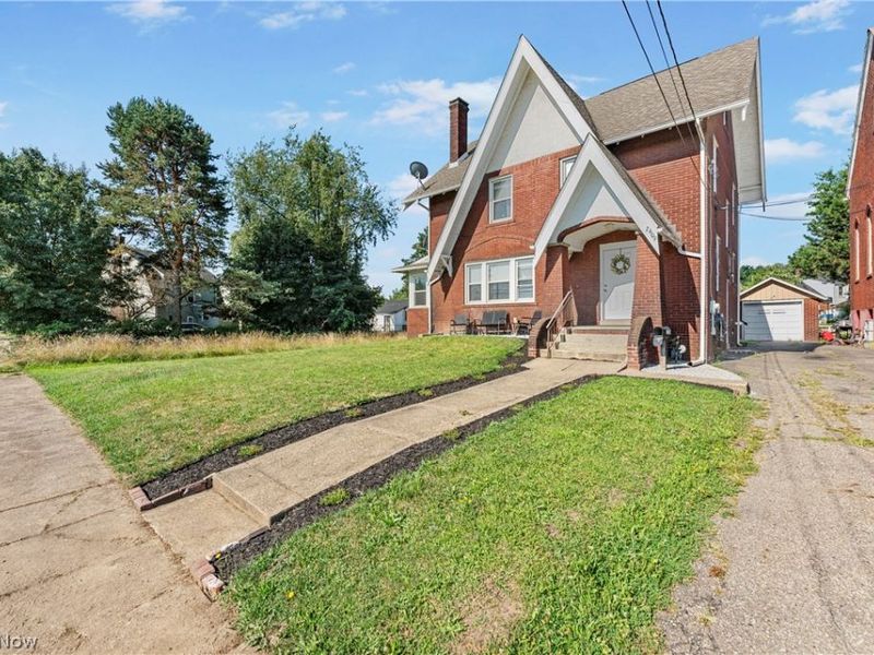 2409 Gilbert Avenue NE, Canton, OH 44705 Photo 3