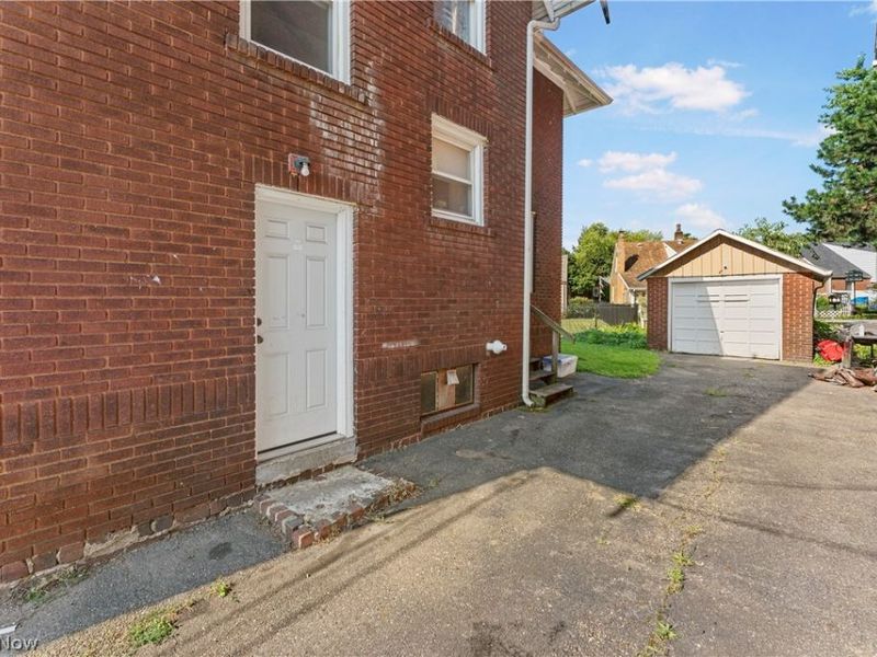 2409 Gilbert Avenue NE, Canton, OH 44705 Photo 4