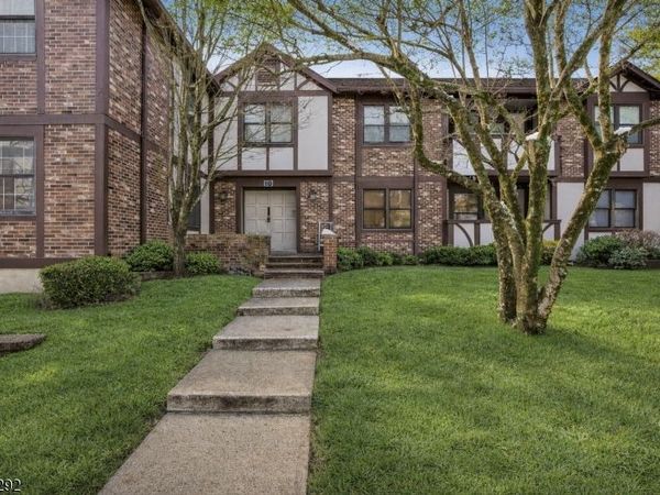 10 Heritage Dr, Chatham, NJ 07928