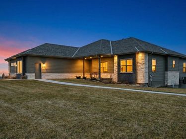 17270 Lynn Crest Lane, Springfield, NE 68059