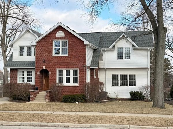 418 E Hillside Avenue , Barrington, IL 60010