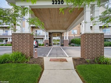 2220 Founders Drive, Unit 325, Northbrook, IL 60062