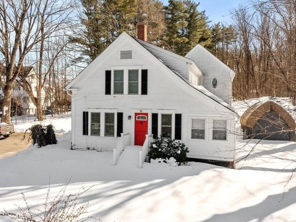 90 Townsend St, Pepperell, MA 01463