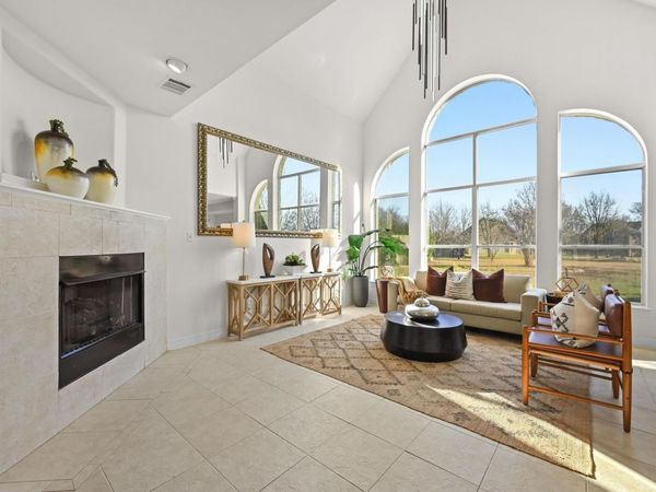 25 Lovegrass LN, Sunset Valley, TX 78745