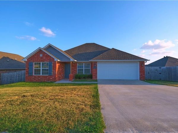 2113 Ridge Street , Gentry, AR 72734