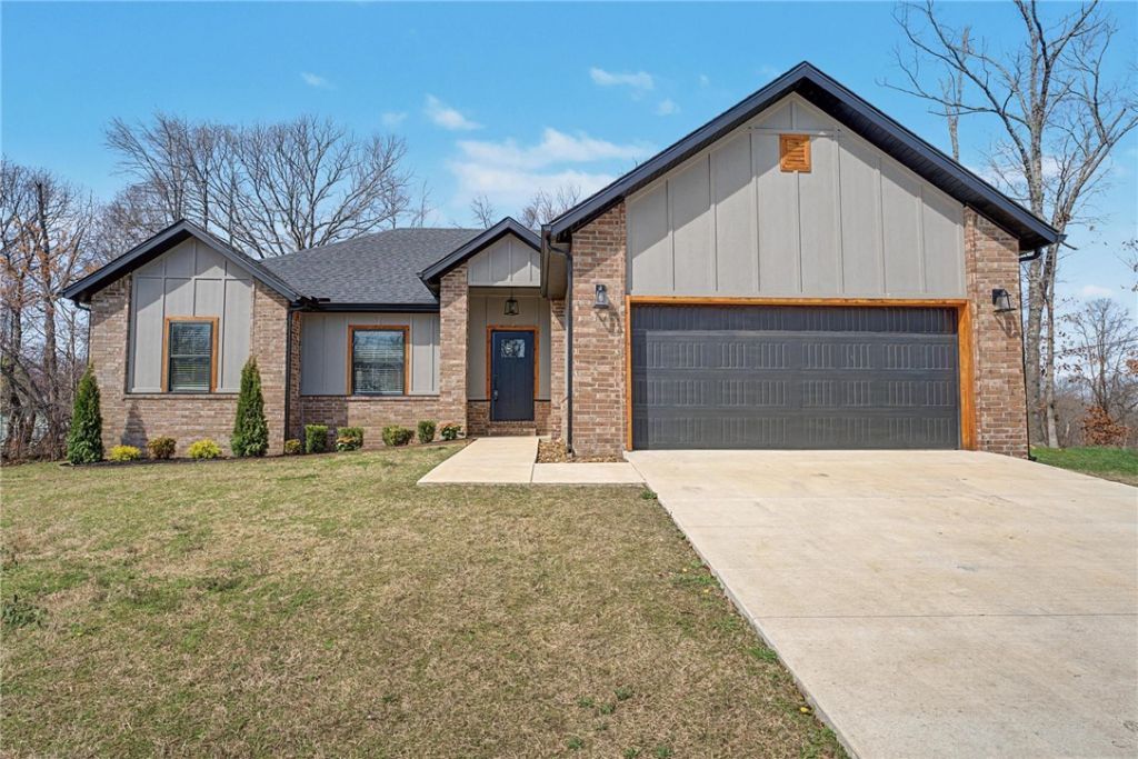 2 Creetown Lane, Bella Vista, AR 72715 Main Photo