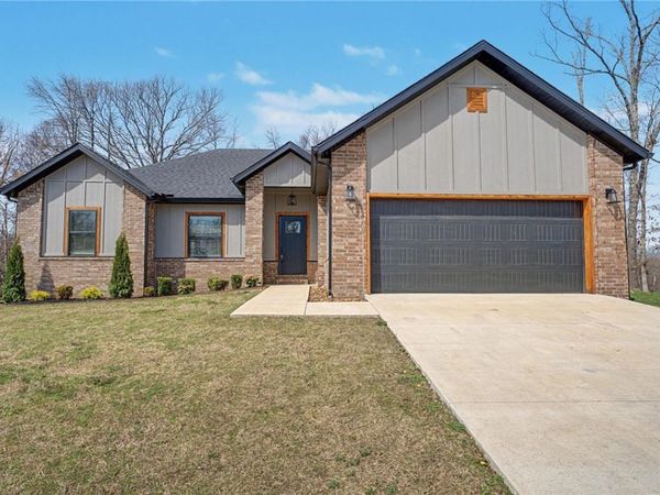 2 Creetown Lane, Bella Vista, AR 72715