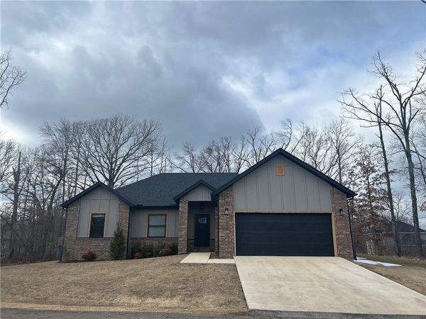 2 Creetown Lane , Bella Vista, AR 72715