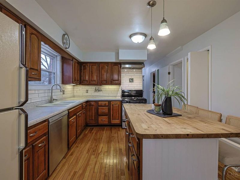 1013 Ligorio Avenue, Greenhills, OH 45218 Photo 17