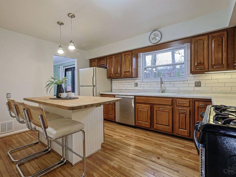 1013 Ligorio Avenue, Greenhills, OH 45218 Photo 18