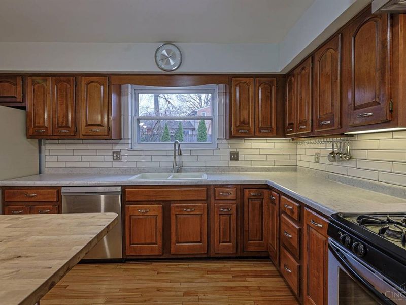 1013 Ligorio Avenue, Greenhills, OH 45218 Photo 20