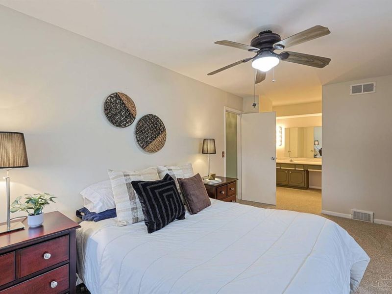 1013 Ligorio Avenue, Greenhills, OH 45218 Photo 24